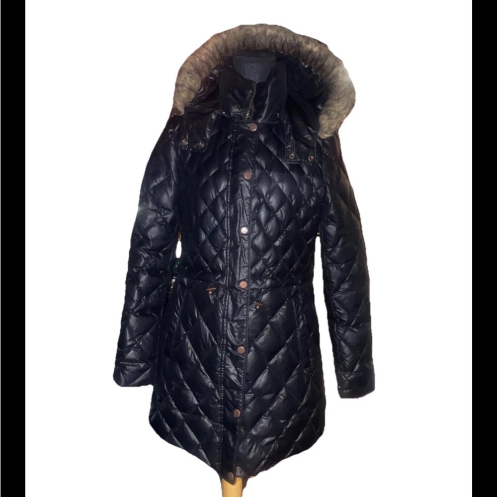 Stylish Black Quilted Puffer Jacket with Faux Fur Hood